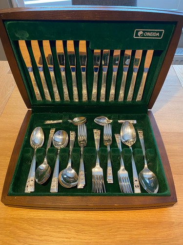 Oneida hampton court silver - hampton,