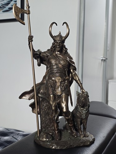 Loki statue figurine norse - loki,