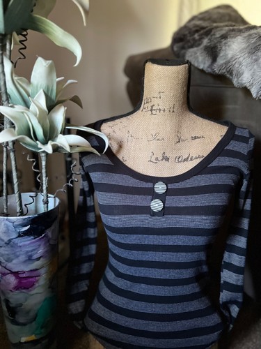 Too size small women top - too, women’s