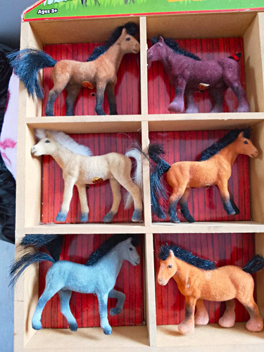 Set collectible horses - of,