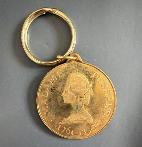 Madame tussauds gold tone - madame,