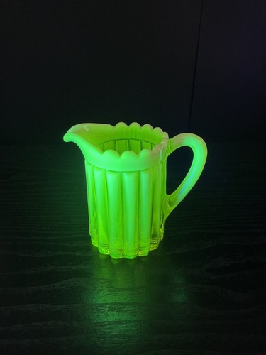 Vaseline uranium glass - vaseline,