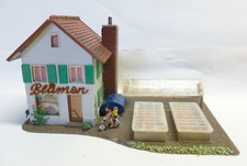TT gauge garden centre with cold frames plants people on bike Faller TT120