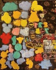 Official Disney Cakes & Sweets Magazine Cupcake Cases Cake Cutters Tools Bundle