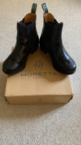 Moretta children riding - moretta,