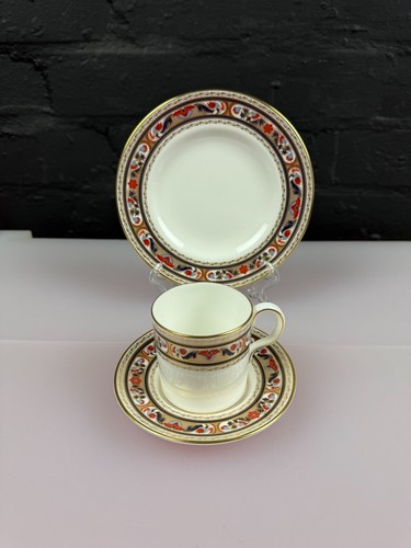 Royal crown derby - royal, chardonnay