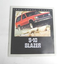 VINTAGE 1984 CHEVROLET CHEVY S-10 BLAZER DEALERSHIP SALES BROCHURE SPECIFICATION