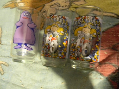 Miss piggy drinking - miss,