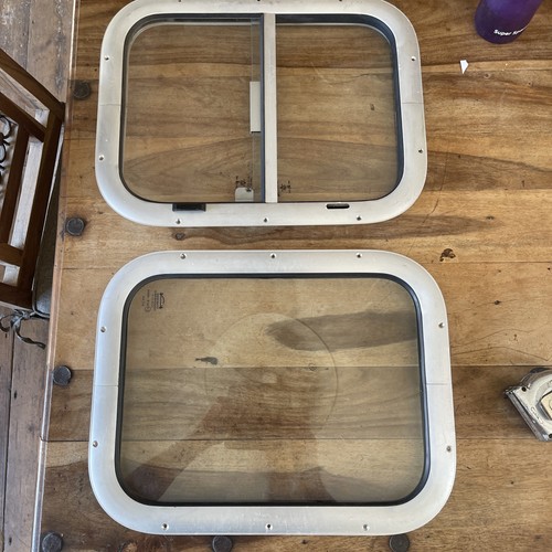Horsebox window 14 - x,