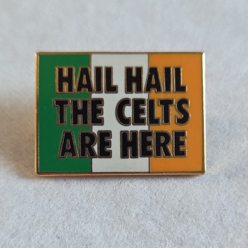 Celtic pin badge flag - pin,