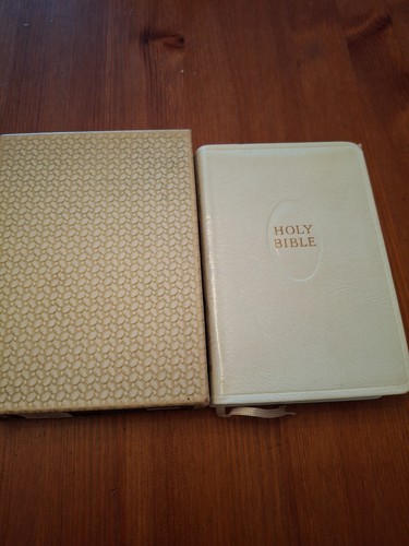 White boxed presentation - white,