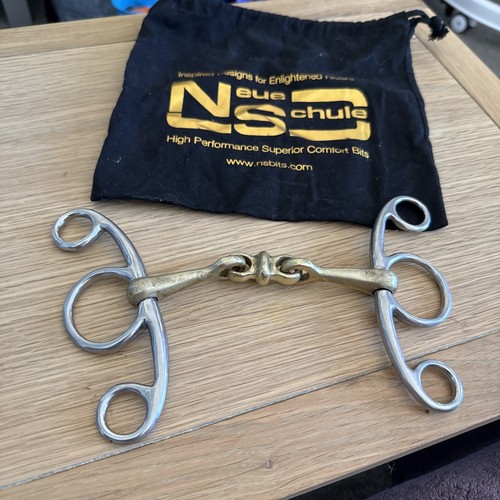 Neue schule elevator - neue, trans