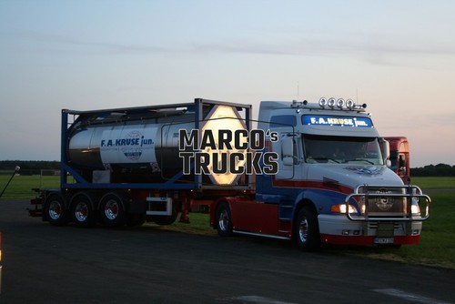 Truck photo mercedes - truck,