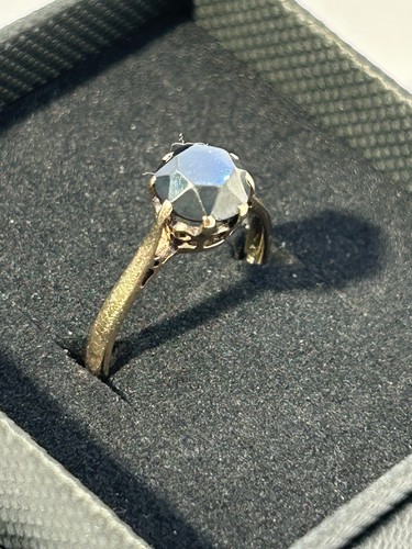 9ct gold ring with dark - a,