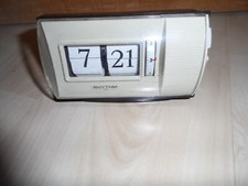 RHYTHM 16505 flip top mantle desk alarm mid century clock flip numbers.