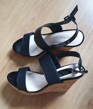 ?LOVELY LADIES SIZE 7 WEDGE SANDALS BY NINE WEST (WORN ONCE)