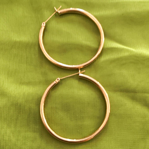 Gold tone round hoop - tone,