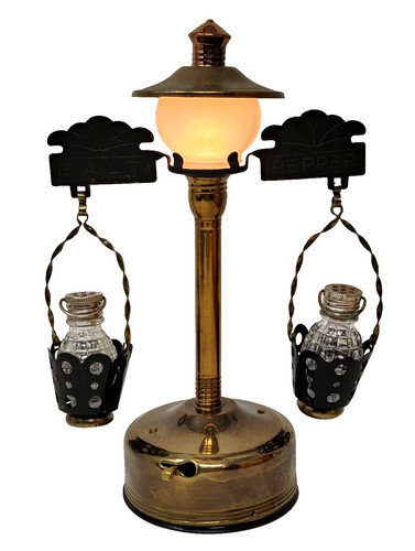 Vtg street light - pole, post