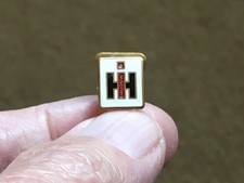 VINTAGE INTERNATIONAL HARVESTER LAPEL BADGE 