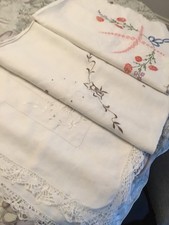 3 VINTAGE EMBROIDERED IRISH LINEN TABLECLOTHS, ALL IN VGC
