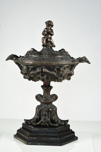 Antique bronze vase urn - urn, cherub