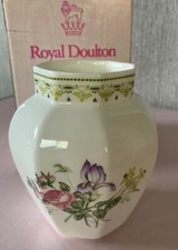 ROYAL DOULTON OCTAGONAL SQUAT VASE CAMILLA  DESIGN FINE BONE CHINA PERFECT BOXED