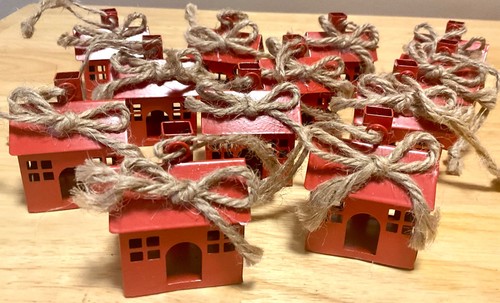 New lot red house metal - lot, 12