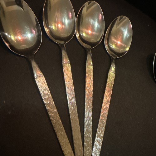 Oneida serving spoons - 4, x