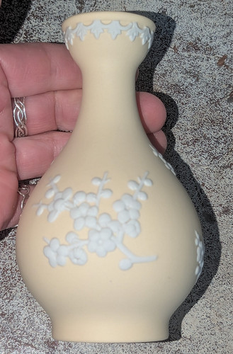 Wedgwood jasperware yellow - wedgwood,