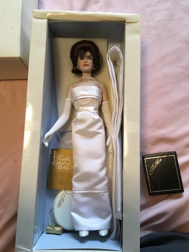 Jackie doll franklin mint - doll,