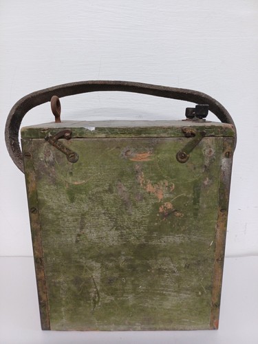 Ww2 era green wooden box - era,