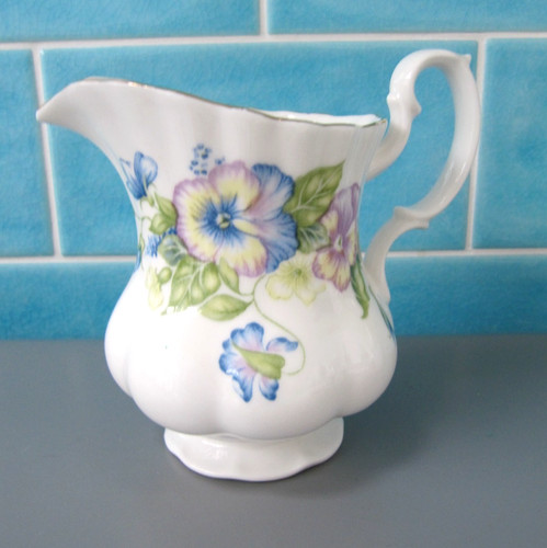 Vintage royal albert - royal,