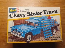 Revell 7310 Chevy Stake Truck
