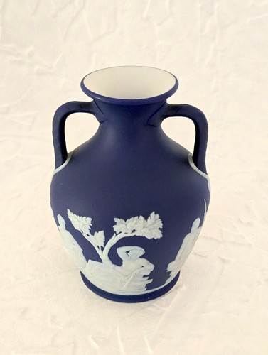 Wedgwood vase vintage - wedgwood,