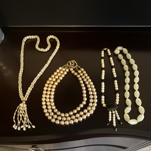 Lot vintage beaded - of,