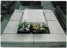 Sir Winston Churchill & Lady Churchil Grave 1977 Original Gordon Fraser Postcard
