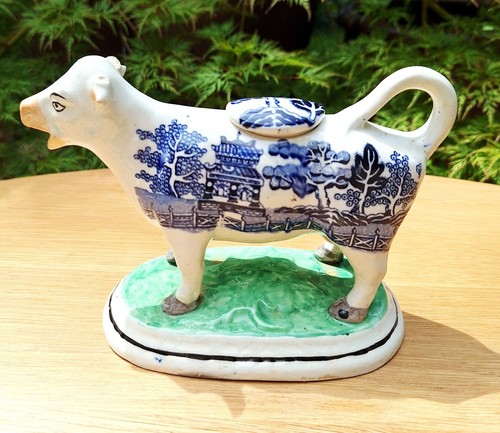 Victorian staffordshire cow - staffordshire,
