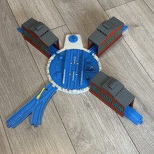 TOMY Thomas TURNTABLE ENGINE SHEDS Trackmaster Blue Train Track SEE Knapford 