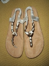 "PAVERS" SZ 6 CUSHIONED TOEPOST SANDALS.BACK STRAP ROSE GOLD LINK CHAIN NEW