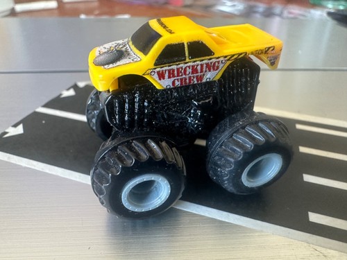 Hot wheels planet micro - hot,