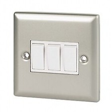 Volex 3-Gang 2-Way 10A Light