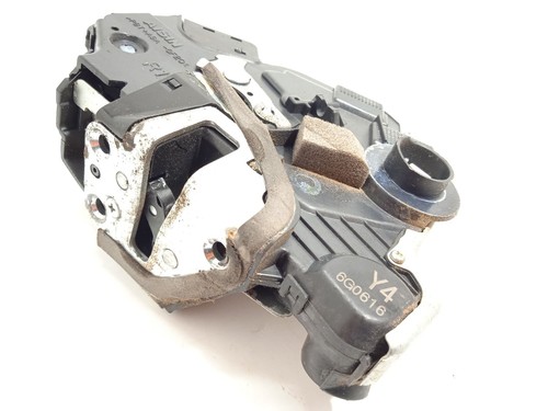 6903048070 front right door - right,