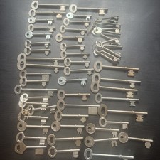 56 x Old Vintage Keys Box