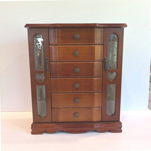 Vintage wooden jewelry box - wooden,