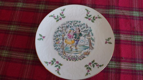 Royal doulton 1977 christmas - royal,