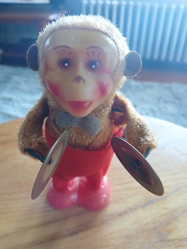 Old monkey playing symbols - old,