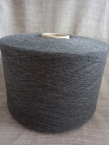 Machine knitting yarn