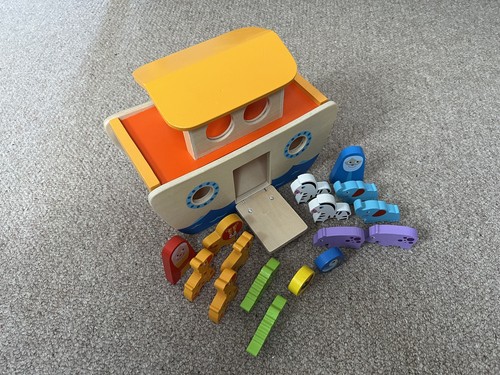 Wooden noah ark shape - wooden,