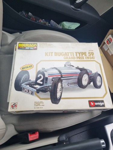 Bburago die cast - 1:18, metal
