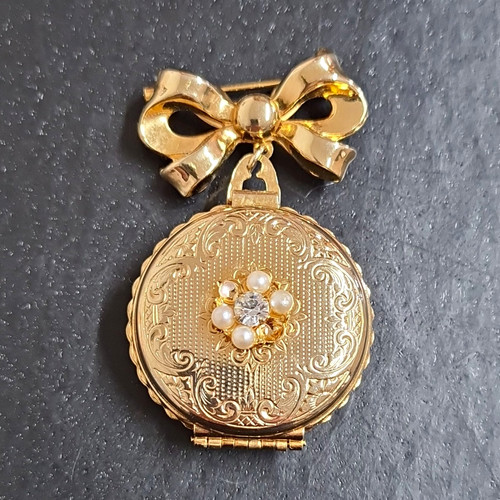 Goldtone bow brooch with - goldtone,